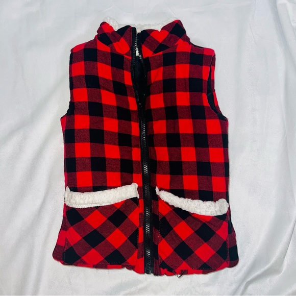 Max Studio Buffalo Plaid Christmas Fleece Vest Red& Black Girls Size Small 5/6 - Picture 3 of 8